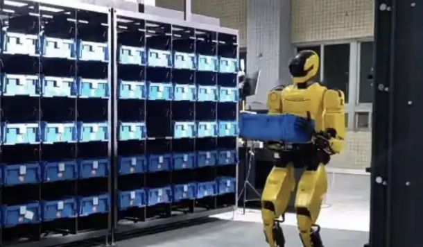 九游娱乐：OpenAI攻击DeepSeek有「重大风险」；米哈游创始人「AI游戏」曝光；315光「灰产」极客早知道(图5)