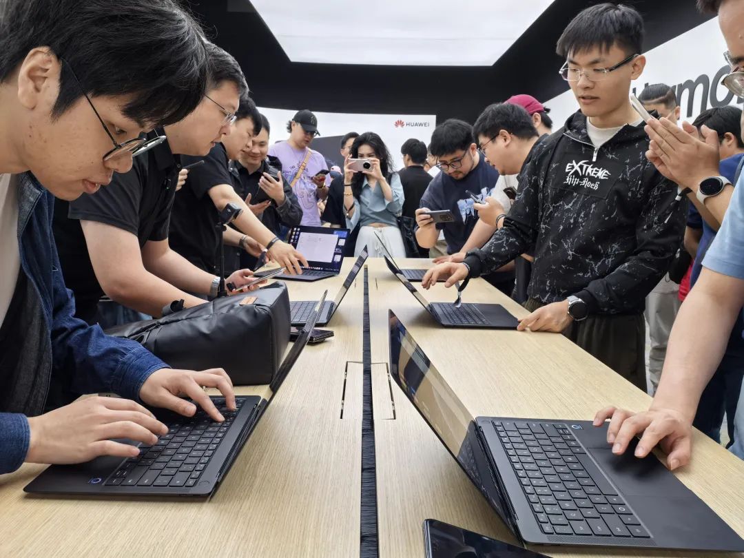 九游娱乐：鸿蒙电脑破茧成蝶：开启中国自主数字生态新纪元(图2)