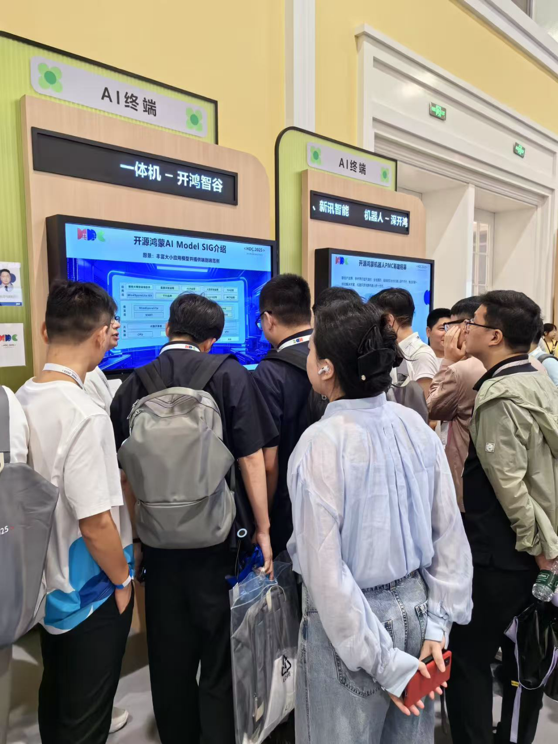 从产品落地到协同创新HDC2025展示开源鸿蒙AI全场景布局(图1)