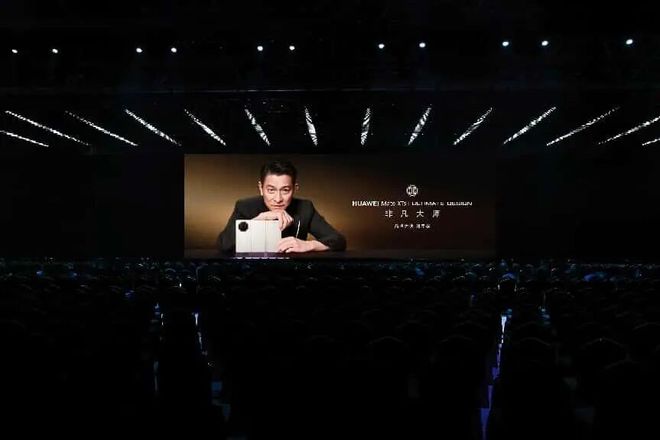 华为三折叠首次支持PC应用鸿蒙5终端设备数突破1400万！