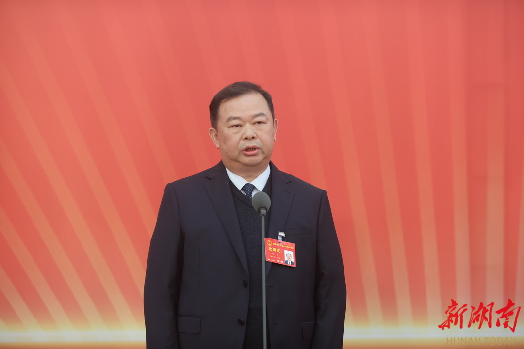 湖南两会丨回应时代之问共谋发展良策！省十四届人大四次会议首场“代表通道”举行(图3)