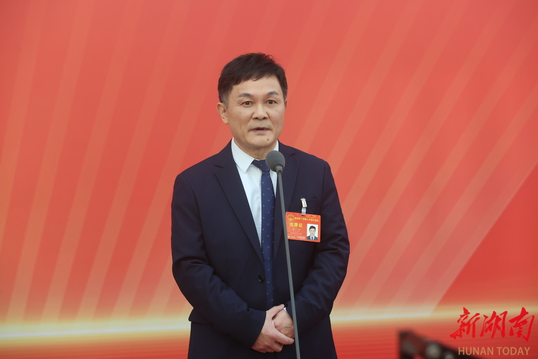 湖南两会丨回应时代之问共谋发展良策！省十四届人大四次会议首场“代表通道”举行(图6)